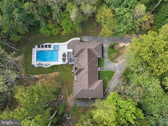 Building Photo - 1085 Pemberton Ln