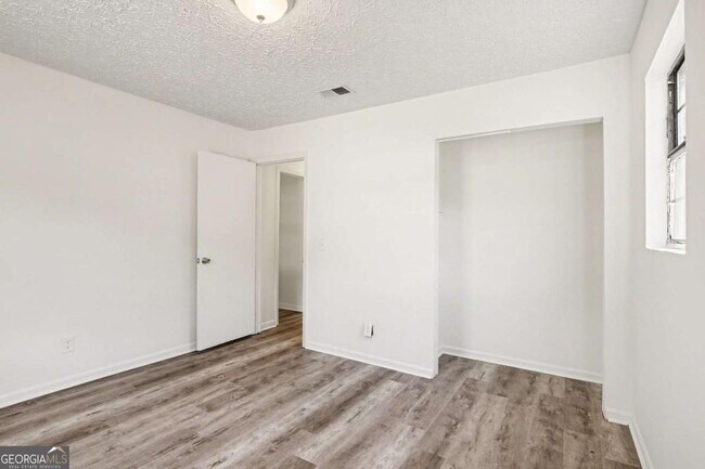 Building Photo - 165 Plum Orchard Rd