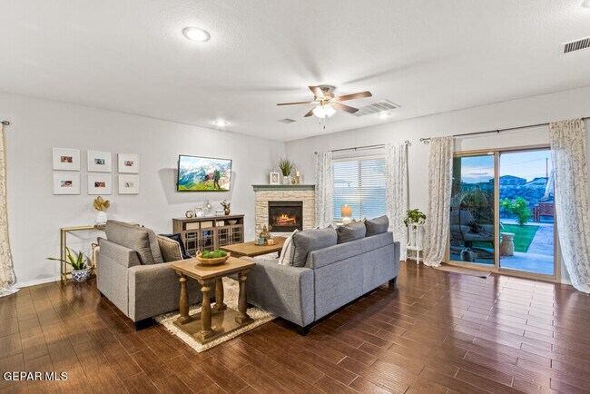 Building Photo - 7365 Dewberry Dr