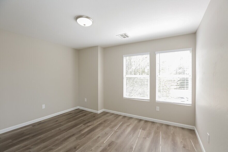 Building Photo - 2829 S 106th Pl