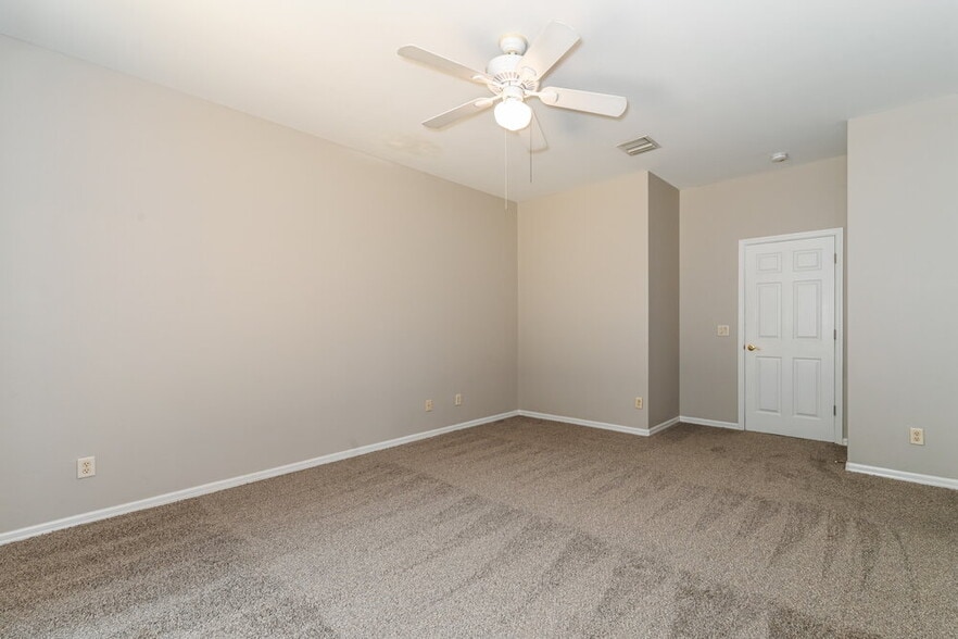 Building Photo - 12847 Timber Ridge Dr
