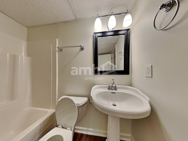 Building Photo - 5001 Open Meadow Dr