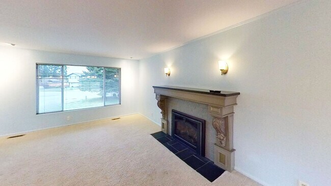 Building Photo - Beautiful Home with 4 Bedrooms and 2 Bathrooms Available in September!