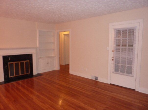 Building Photo - 3833 Elmwood Ave