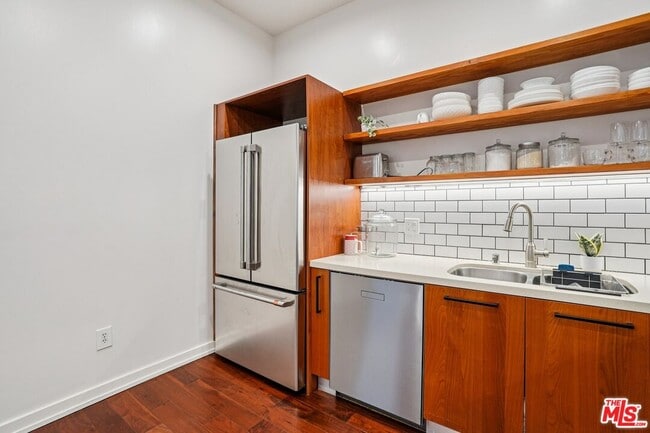 Building Photo - 801 S Grand Ave