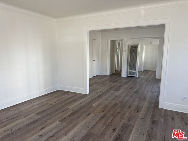 Building Photo - 901 S Berendo St