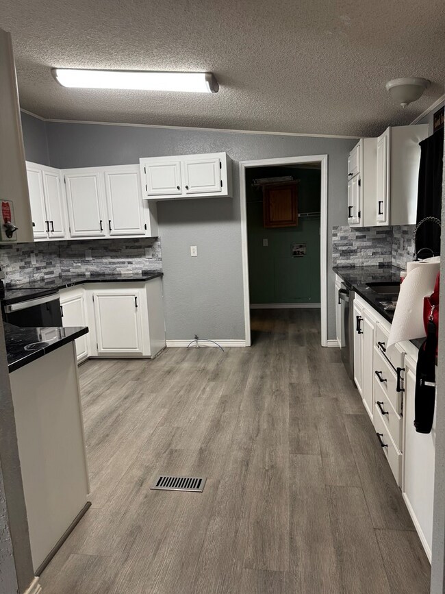 Building Photo - 9724 W 3rd St