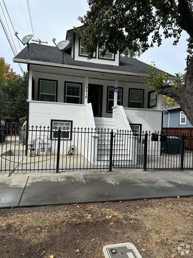 Building Photo - 2214 4th St