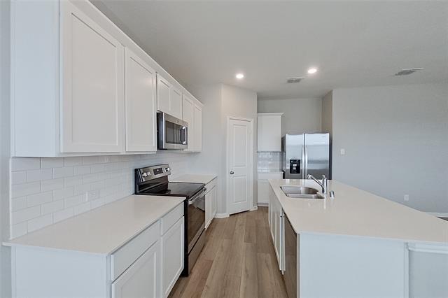 Building Photo - 260 Jenkinson Dr