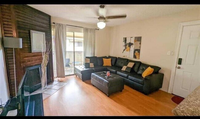 Building Photo - 15534 Zabolio Dr