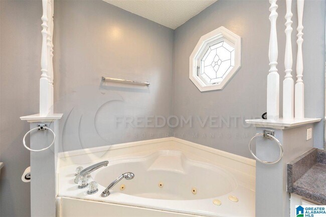 Building Photo - 3013 Bowron Rd