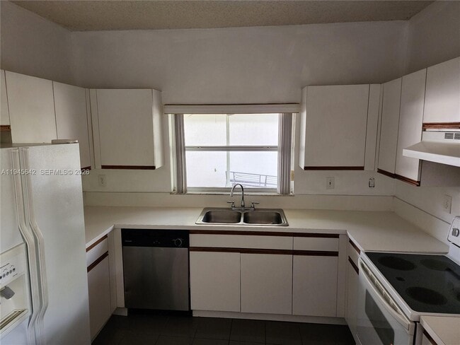 Building Photo - 9863 SW 117th Pl