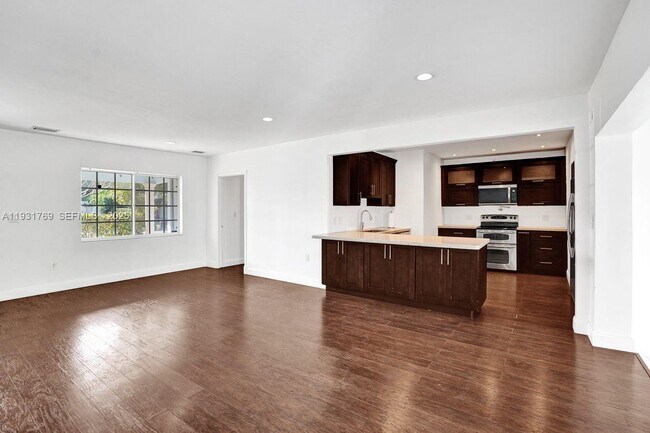 Building Photo - 6871 SW 50th Terrace