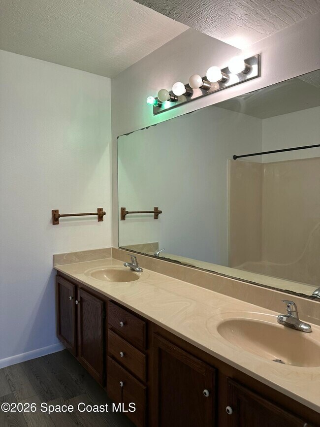Building Photo - 2130 Forest Knoll Dr NE