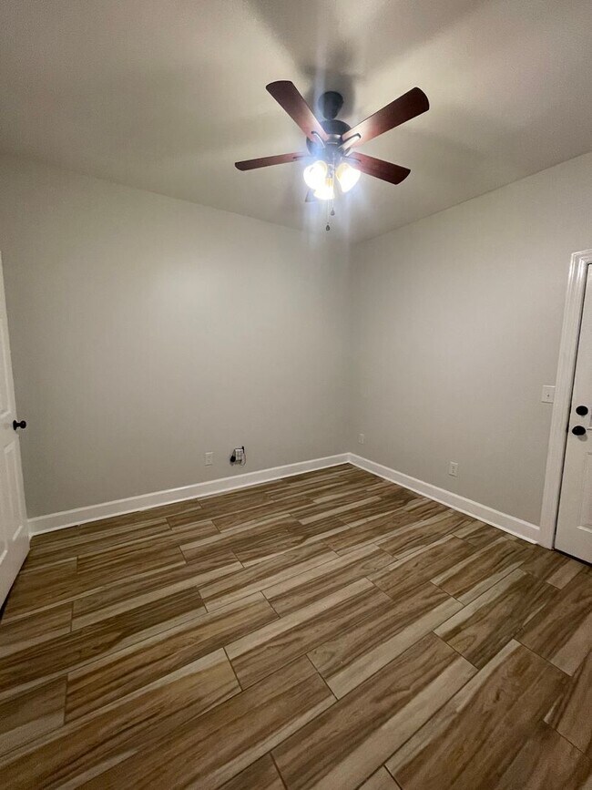 Building Photo - 259 Millcrest Dr