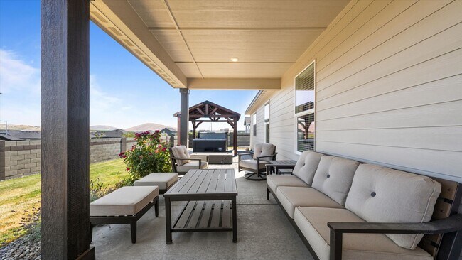 Building Photo - Move-In Ready West Richland Rental – 3-Car Garage, Fenced Yard, Hot Tub Included