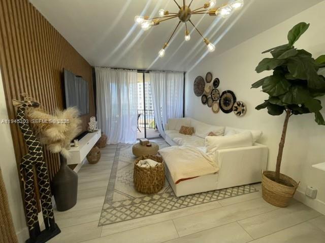 Building Photo - 520 Brickell Key Dr