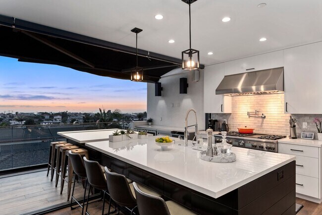 Building Photo - Recently Built, Fully Furnished, Custom Home w/ Amazing Indoor/Outdoor Living Space, Perched Abov...