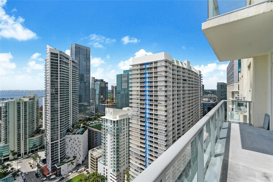 Building Photo - 1155 Brickell Bay Dr