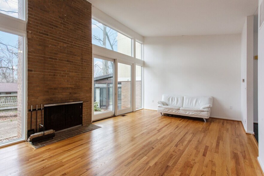 Building Photo - 7036 Buxton Terrace