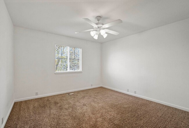 Building Photo - Cute 2bd, 2.5ba Townhome Across from Cottonwood Park....shorter lease term available