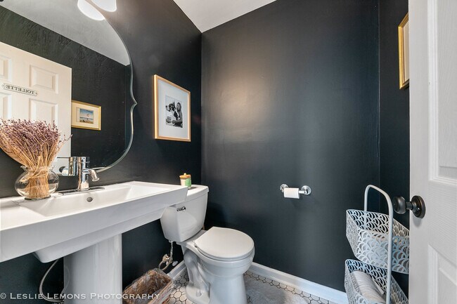 Building Photo - 685 Milton Dr