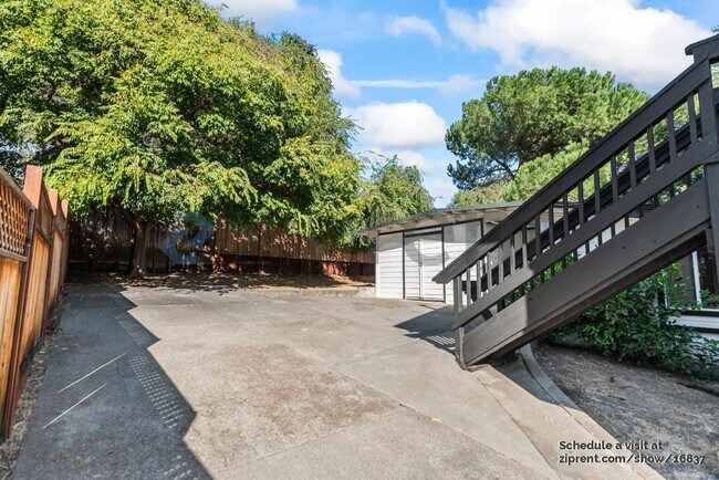 Building Photo - 1967 Solano Way