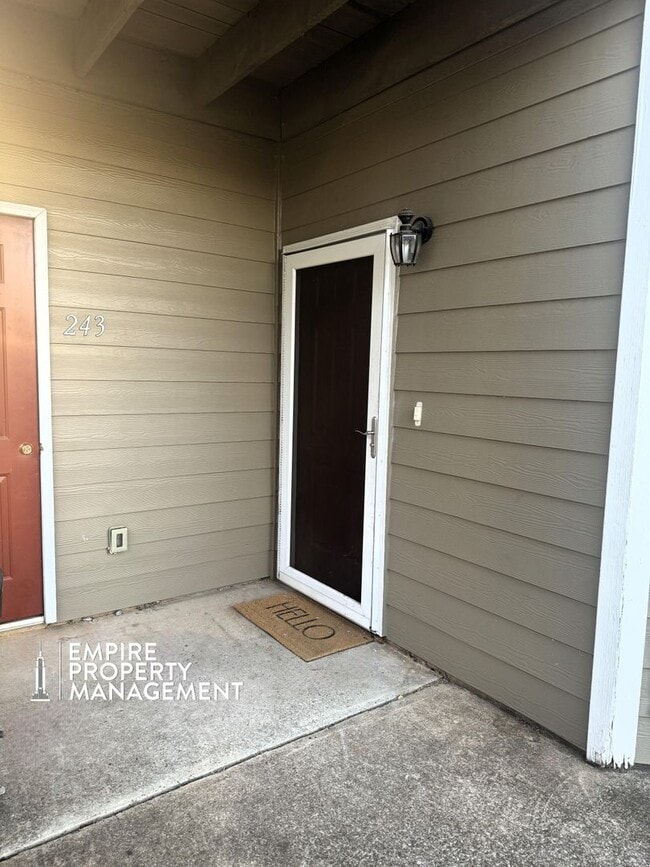 Building Photo - Move-In Special!! 1/2 Off First Month's Rent!!