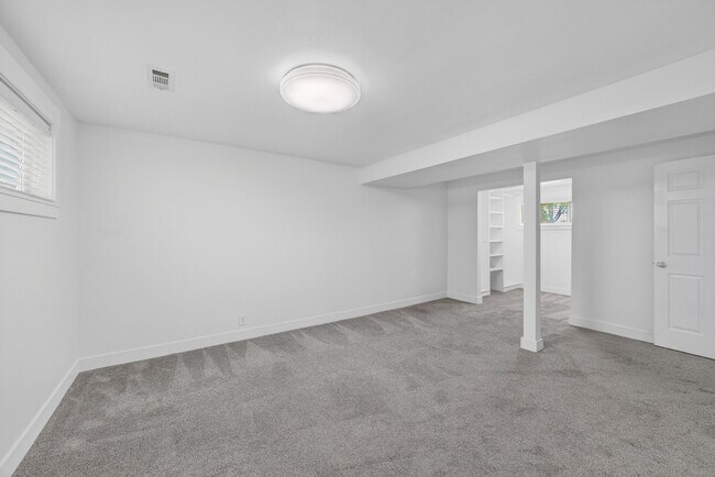 Building Photo - 281 W 2000 S St