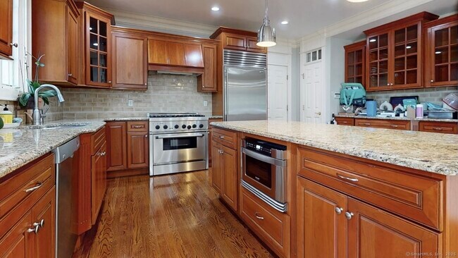 Building Photo - 59 Crescent Rd