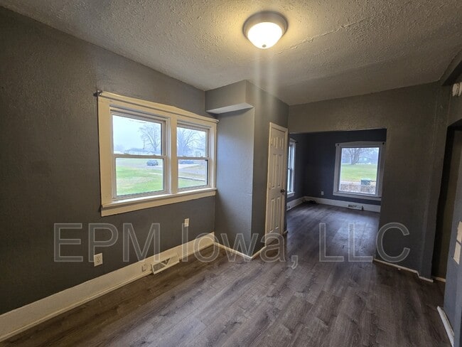 Building Photo - 707 Webster St