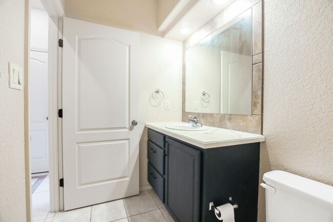 Building Photo - 3 Bedroom 2 Bathroom plus Office