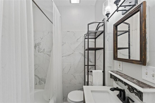 Building Photo - 914 8th St N