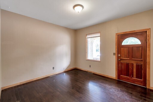 Building Photo - 2 Bed 2 Bath Home in Denver! Great Locatio...