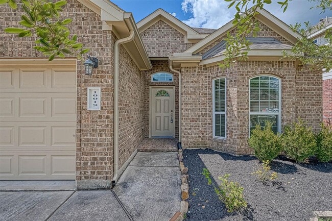 Building Photo - 10019 Taylor Springs Ln