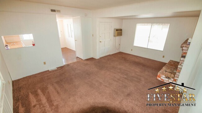 Building Photo - 3 br, 2 bath House - 6220 TIGERFLOWER DR.