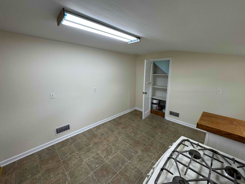 Building Photo - 468 Lincoln Ave