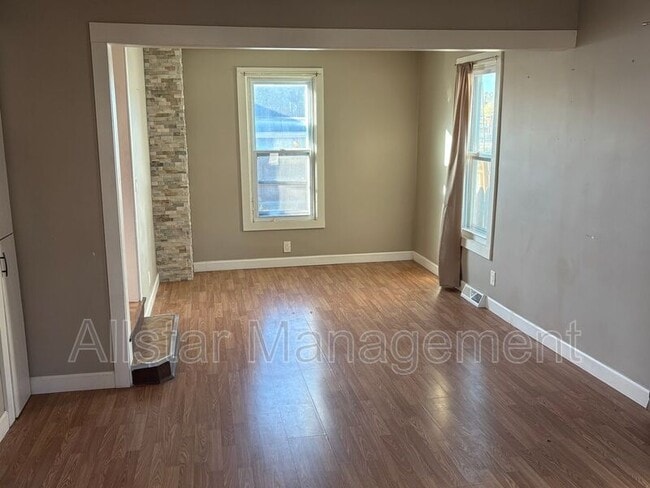 Building Photo - 1135 W 12th St