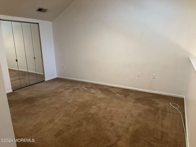 Building Photo - 204 Forsythia Ln