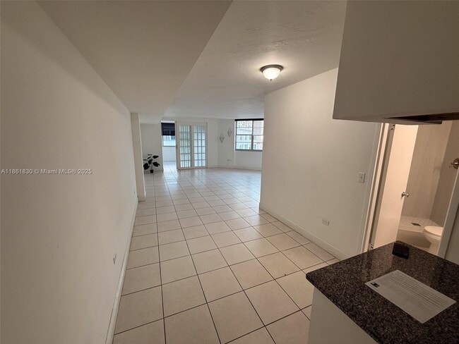 Building Photo - 801 Brickell Bay Dr