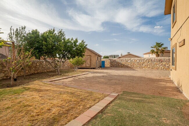 Building Photo - 7041 Falling Leaf Cir