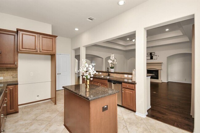 Building Photo - 1122 Boxwood Dr