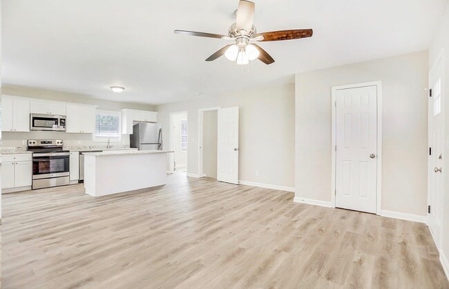 Building Photo - 3068 Rollingwood Ln SE