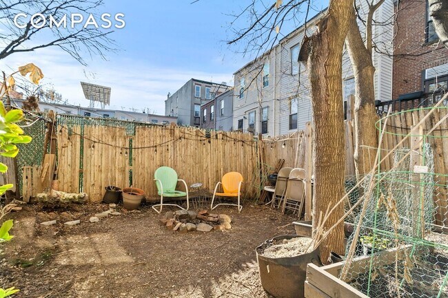 Building Photo - 352 Lexington Ave