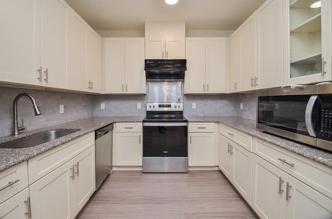 Building Photo - 6955 Turtlewood Dr