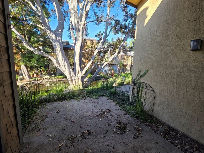 Building Photo - Charming 1 Bed, 1 Bath Lakewood Shores condo!