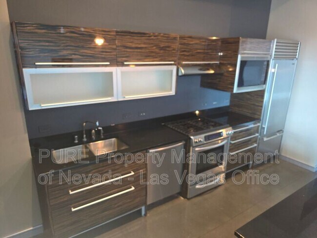 Building Photo - 200 Hoover Ave