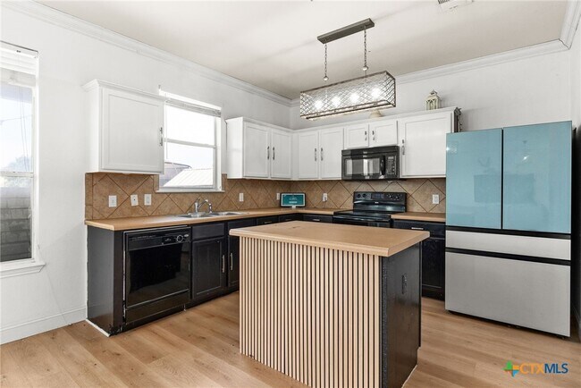 Building Photo - 504 E Little Dipper Dr