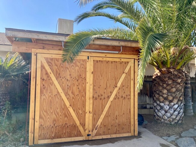 Building Photo - Spacious Country Home with Pool, Spa, and Solar! MOVE IN SPECIAL