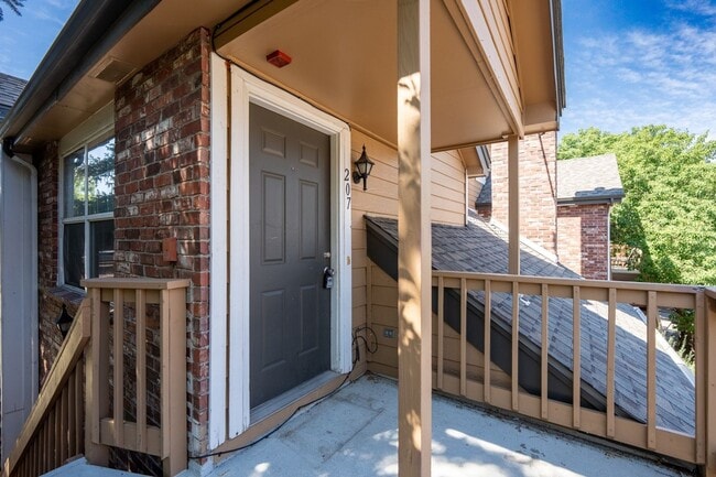 Building Photo - 4943 S Carson St